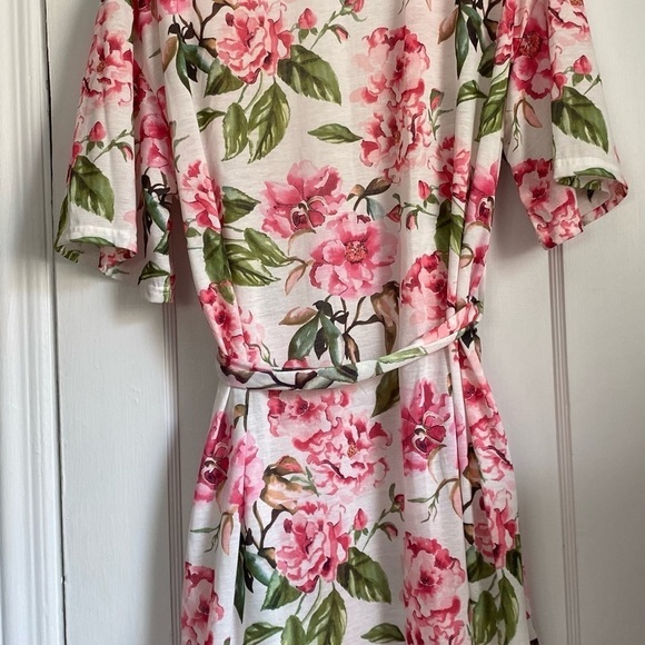 Show me your Mumu Brie Robe Garden of Blooms, Size 0/Small - Picture 5 of 8